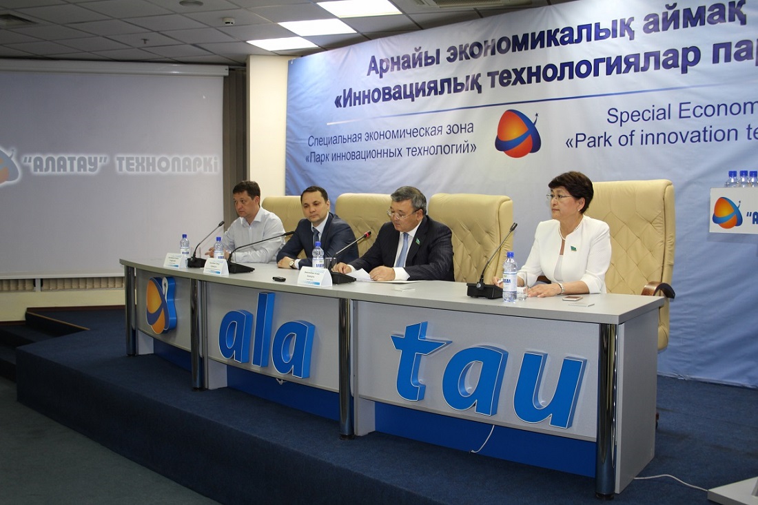 سەنات دەپۋتاتتارى الماتىعا جۇمىس ساپارىمەن كەلدى