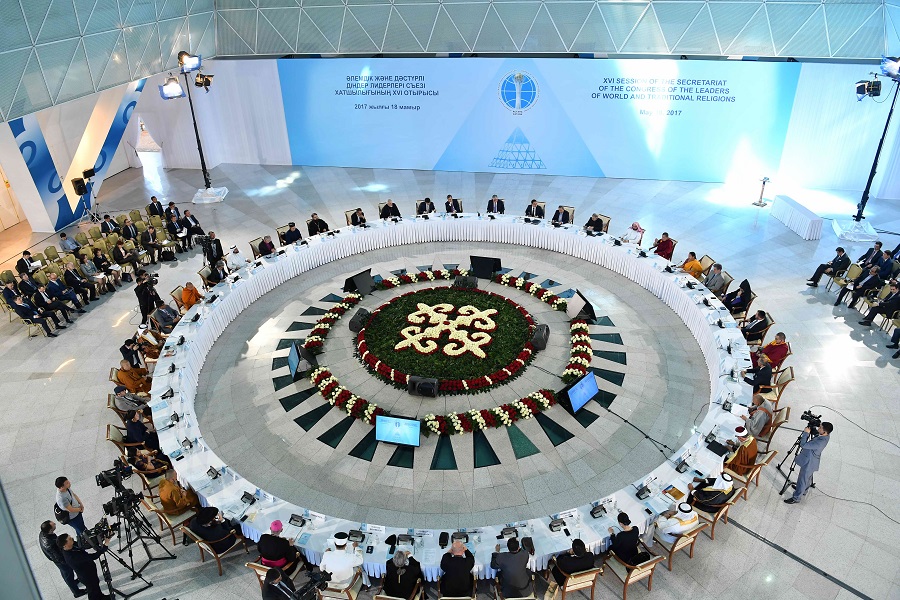 ق.توقاەۆ: بۇكىل الەم ءدىن ليدەرلەرىنە ۇمىتپەن قارايدى