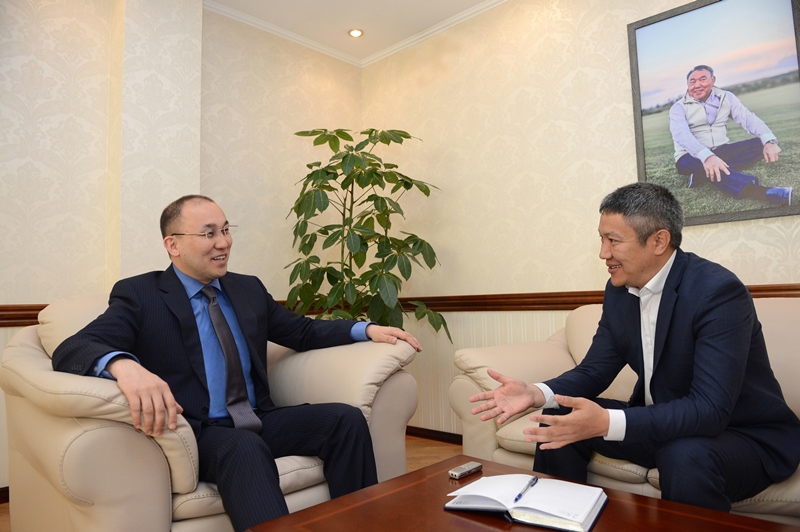 داۋرەن اباەۆ: سەنساتسيا قۋامىز دەپ,  ءسوزدىڭ  قانداي قۋاتتى قارۋ ەكەنىن ۇمىتىپ كەتەمىز