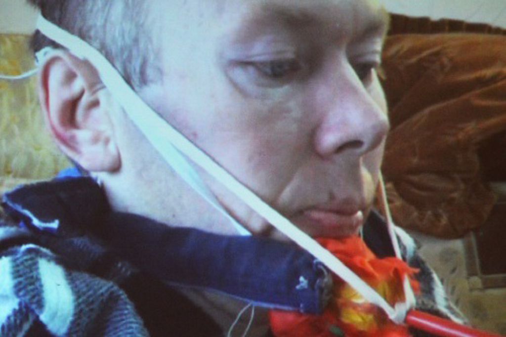 يەگىمەن سۋرەت سالاتىن سۋرەتشى