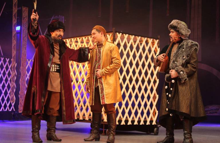 «تىلەپ سارىقىز» سپەكتاكلى كورەرمەنگە جول تارتتى