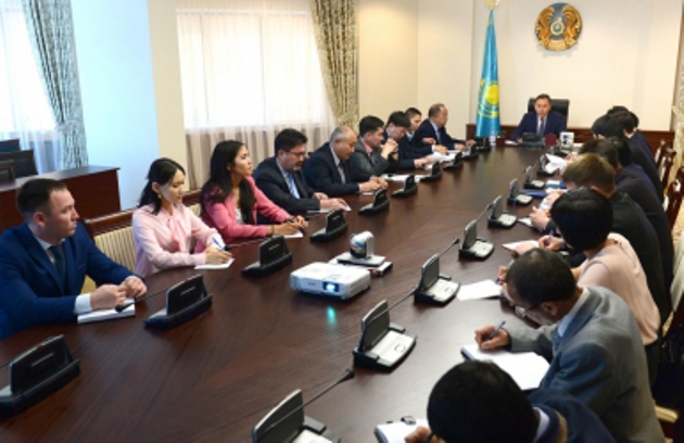 ۇكىمەتتە ازىق-ت ۇلىك تاۋارلارىنىڭ باعاسى تالقىلاندى