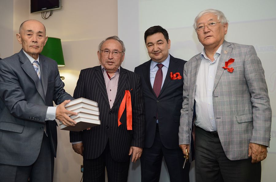 استانادا «بوستاندىق جىرىنىڭ بوزجورعاسى» اتتى كىتاپتىڭ تۇساۋكەسەرى ءوتتى