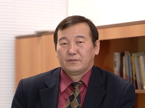 عالىم ۇستازعا قۇرمەت