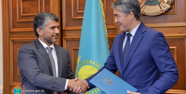 اسەت يسەكەشەۆ ءابۋ-دابي قالاسىنىڭ مەرىمەن كەزدەستى