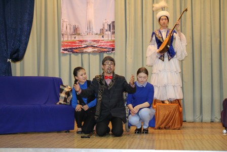 استانادا «مۇڭمەن الىسقان ادام» اتتى پەسا ساحنالاندى