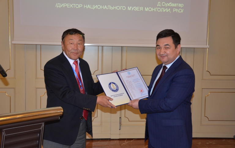 دارحان قىدىرالى موڭعوليا عىلىم اكادەمياسىنىڭ قۇرمەتتى دوكتورى اتاندى