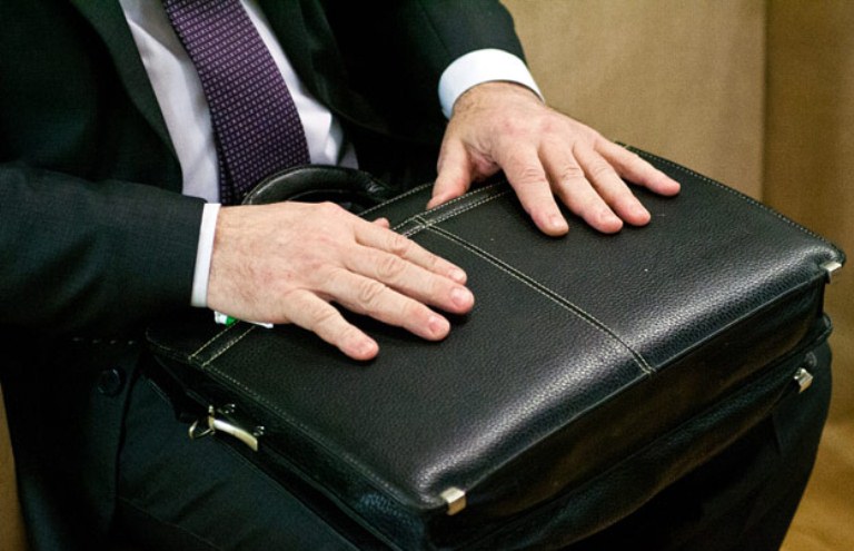 سولتۇستىك قازاقستاندا اكىم اكەسىنە زاڭسىز سۋبسيديا الىپ بەرگەن