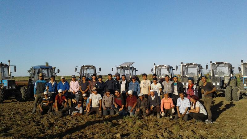 «قارالى ۇيگە قارايلاسقان قازاقپىز عوي...»