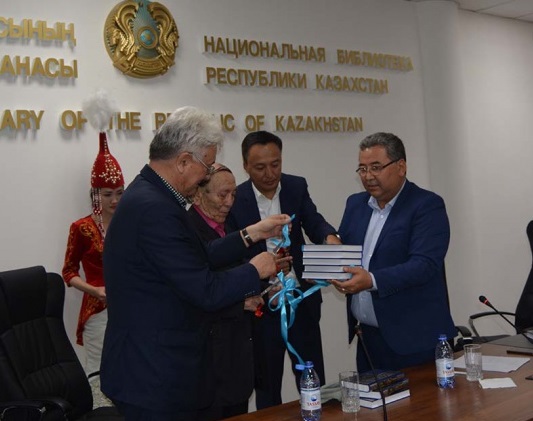 «قۇستار قايعىسى» اتتى جىر جيناعىنىڭ تۇساۋكەسەرى ءوتتى