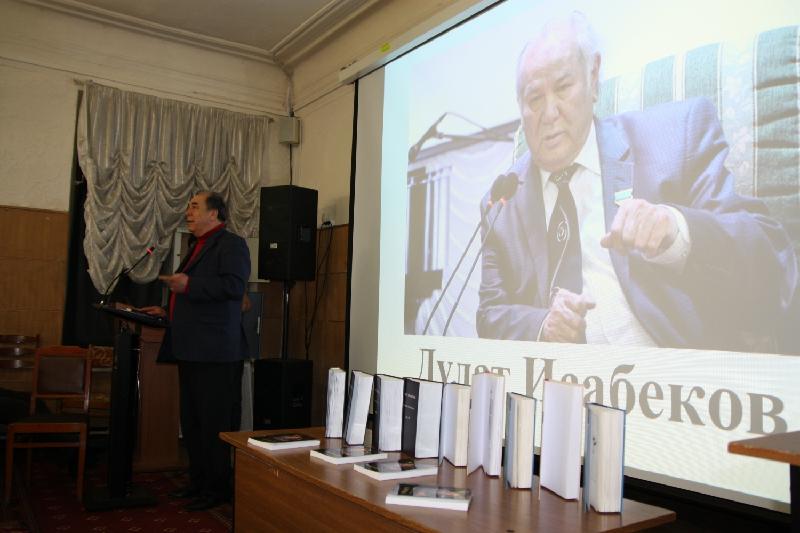 دۋلات يسابەكوۆتىڭ شىعارمالار جيناعى ماسكەۋدە تانىستىرىلدى