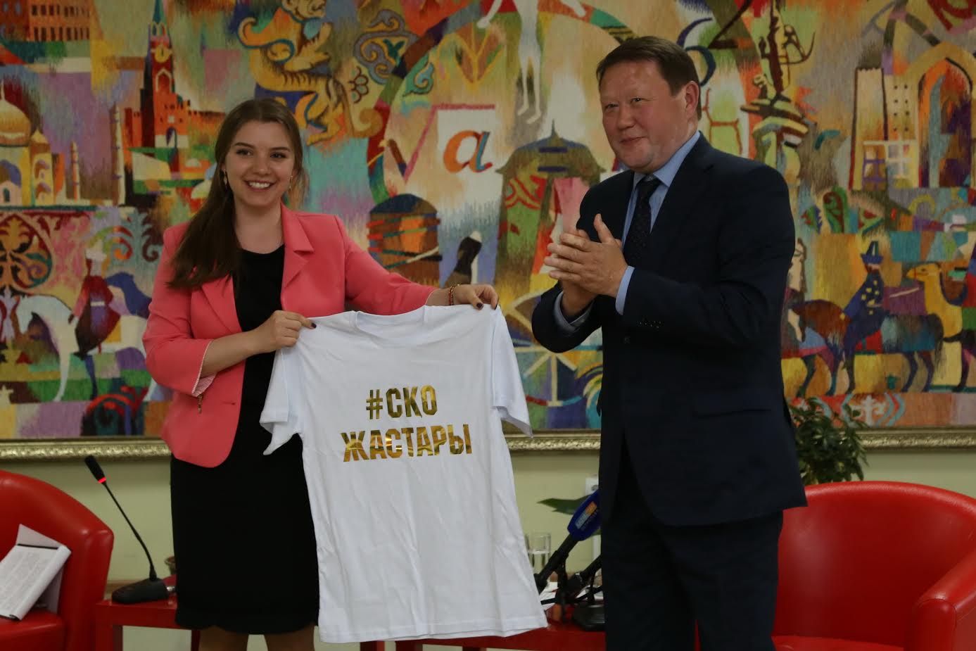 سقو اكىمى قۇمار اقساقالوۆ ءوڭىر جاستارىمەن  كەزدەستى