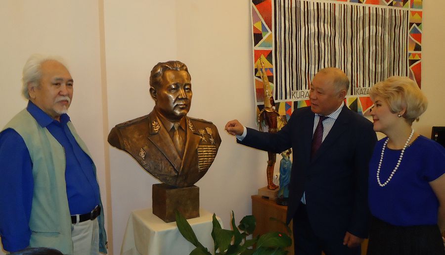 گەنەرالدار ەسكورتى