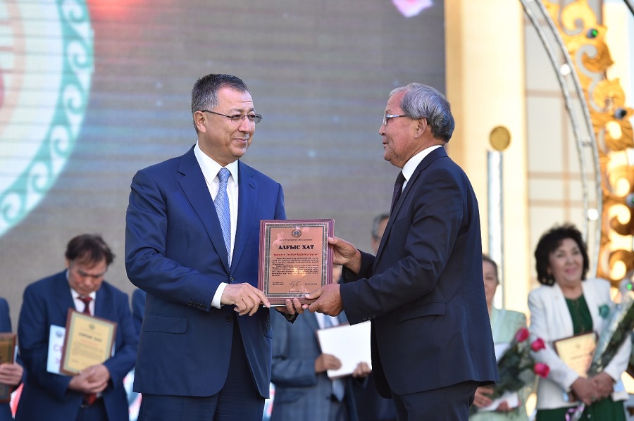 وقو-دا ونەرپازدارعا وبلىس اكىمىنىڭ سىيلىعى تابىس ەتىلدى