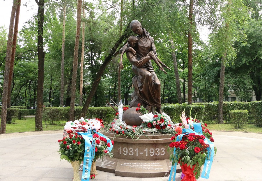 الماتىدا اشارشىلىق قۇرباندارىنا ارنالعان ەسكەرتكىش اشىلدى