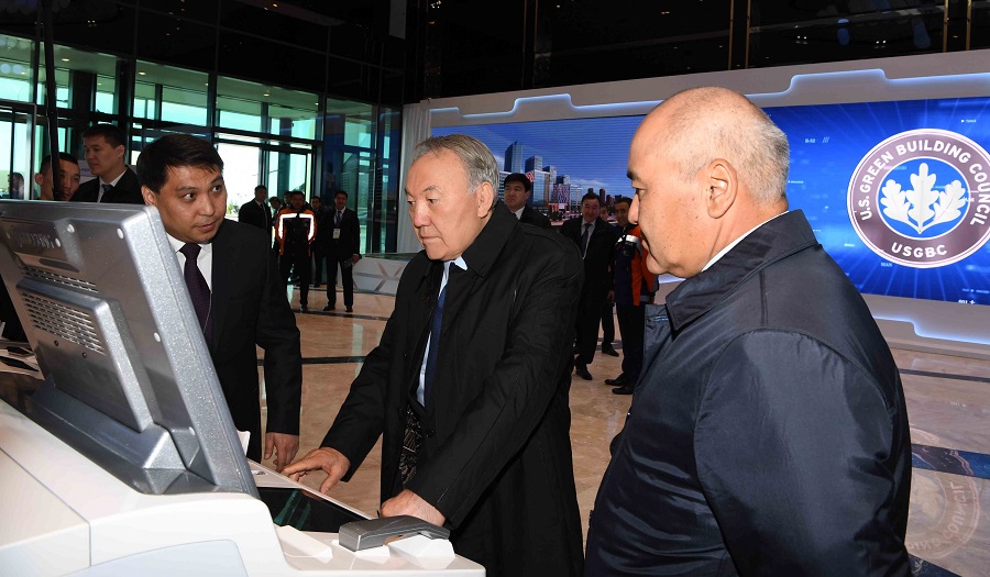 مەملەكەت باسشىسى «جاسىل كۆارتال» تۇرعىن ءۇي كەشەنىن ارالاپ كوردى