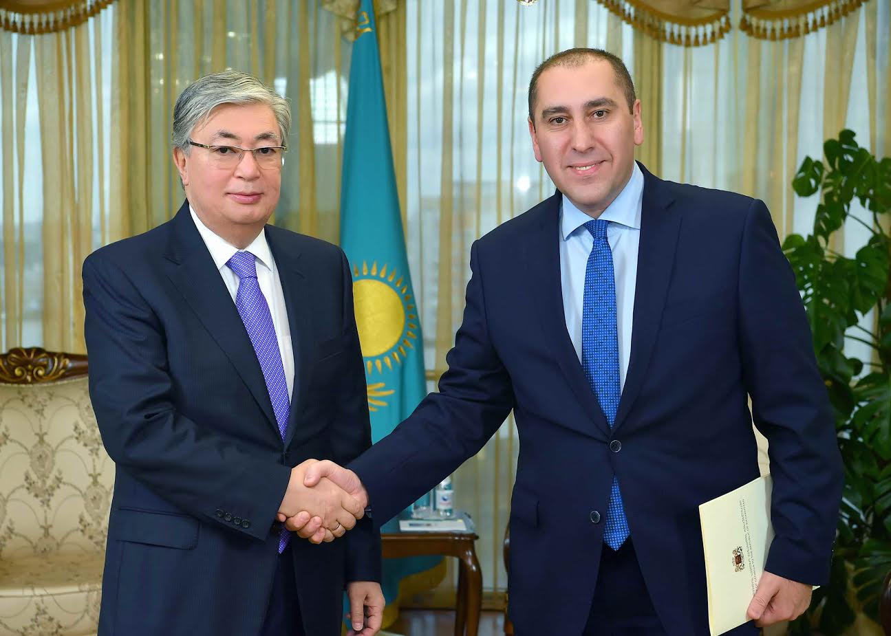 توقاەۆ گرۋزيامەن ىنتىماقتاستىقتى نىعايتۋعا شاقىردى