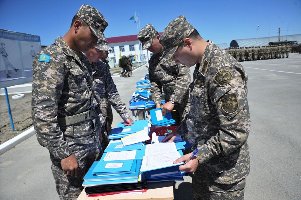 قر قك باس شتابىنىڭ كوميسسياسى ارنايى وپەراتسيالار كۇشتەرىنىڭ قۇرامالارى مەن اسكەري بولىمدەرىن تەكسەردى 