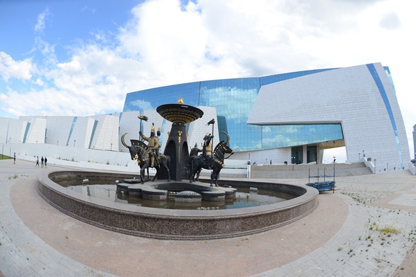 استانا تۋرالى جاڭا كىتاپ تانىستىرىلادى