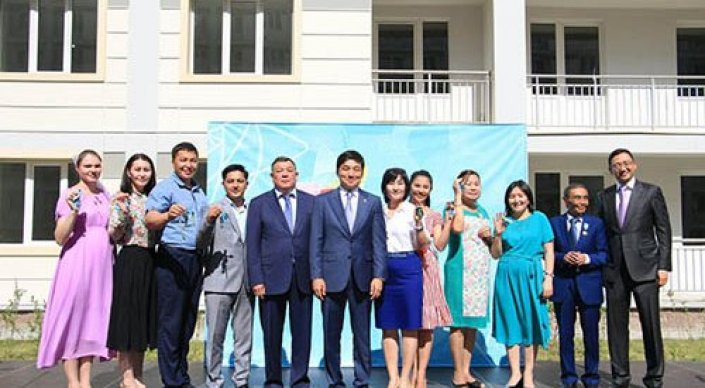 الماتىدا بيىل ءۇي كەزەگىندە تۇرعان ءاربىر ءتورتىنشى وتباسى پاتەر الادى