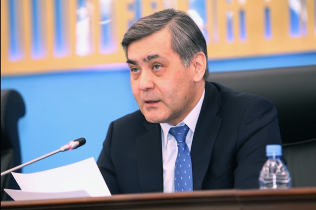 جۇمىس جاندانا تۇسەدى