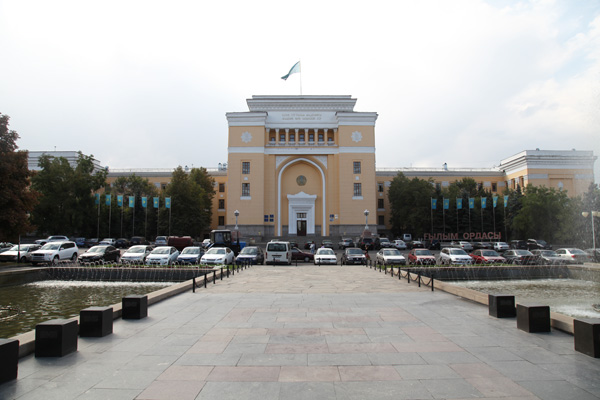 ۇلتتىق عىلىم اكادەمياسى جاڭا مۇشەلەرىمەن تولىقتى