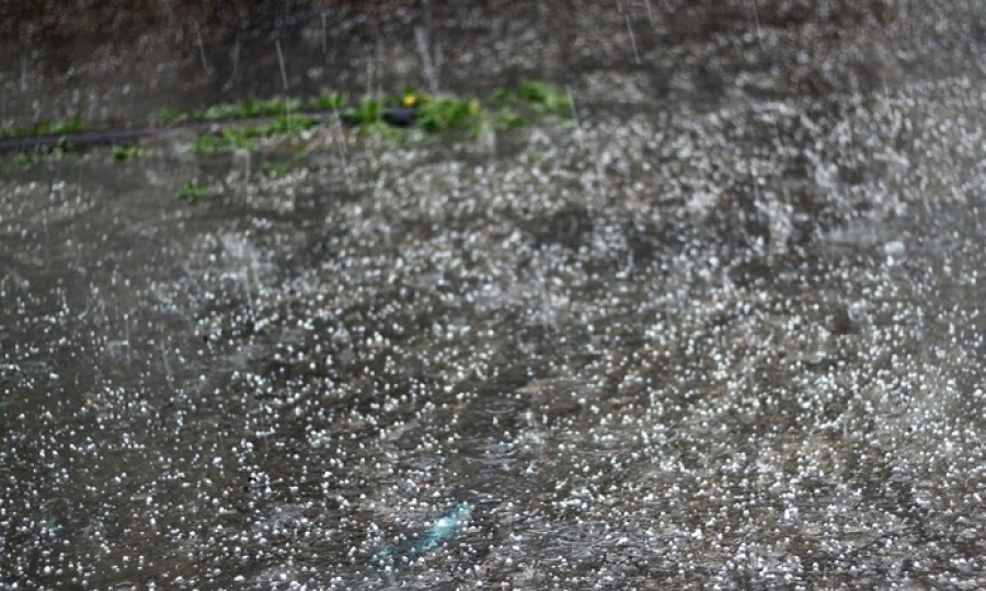 ەرتەڭ استانادا بۇرشاق ارالاس جاڭبىر جاۋادى