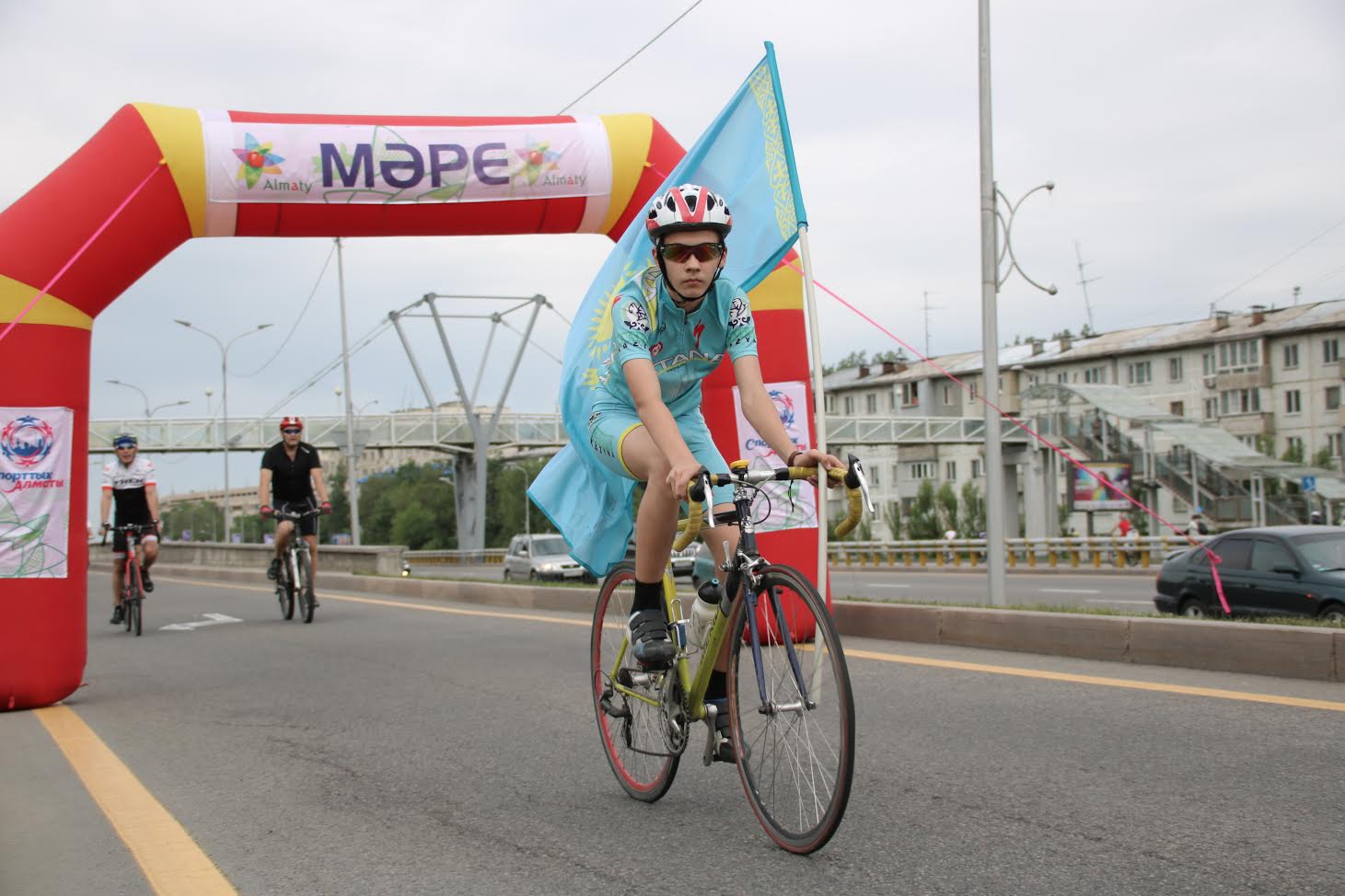 الماتىدا مەملەكەتتىك رامىزدەر كۇنىنە ارنالعان ۆەلوشەرۋ ءوتتى