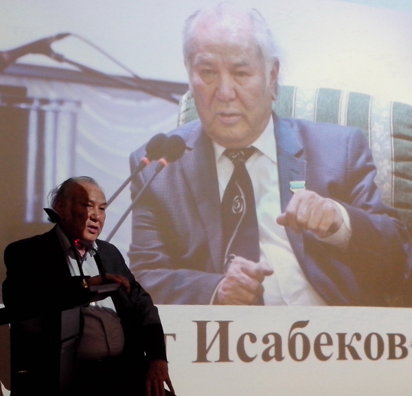 «الەم بىلۋگە ءتيىس جازۋشى». دۋلات يسابەكوۆ ماسكەۋلىك وقىرماندارىمەن كەزدەستى
