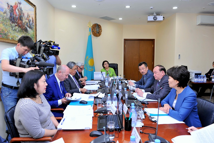 سەنات زاڭناماعا الەۋمەتتىك قامسىزداندىرۋ ماسەلەلەرى بويىنشا تۇزەتۋلەردى ەنگىزۋ قارادى