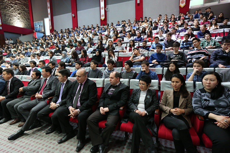 ەلىمىزدىڭ 100 ستۋدەنتى ارنايى IT-كۋرسقا تاڭدالىندى