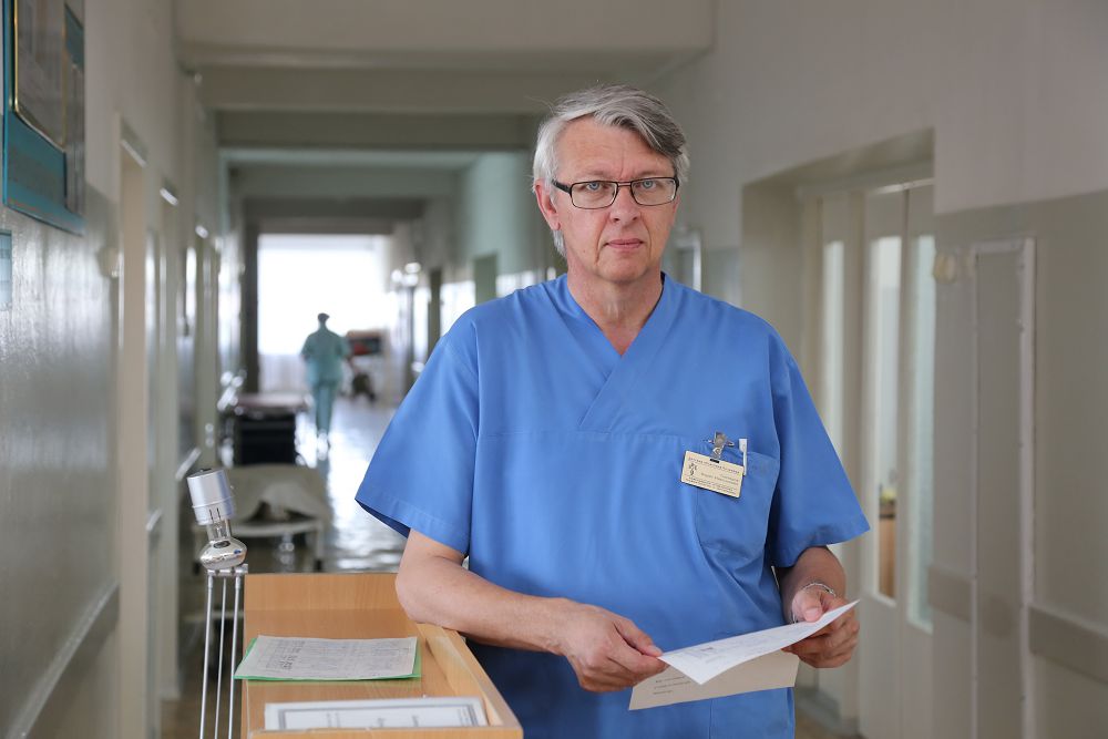 ەمى شيپا, قولى التىن