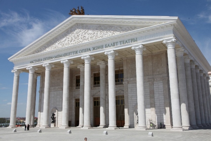 امەريكالىق مۋزىكانت ەلوردالىق ۇجىممەن بىرگە ونەر كورسەتەدى