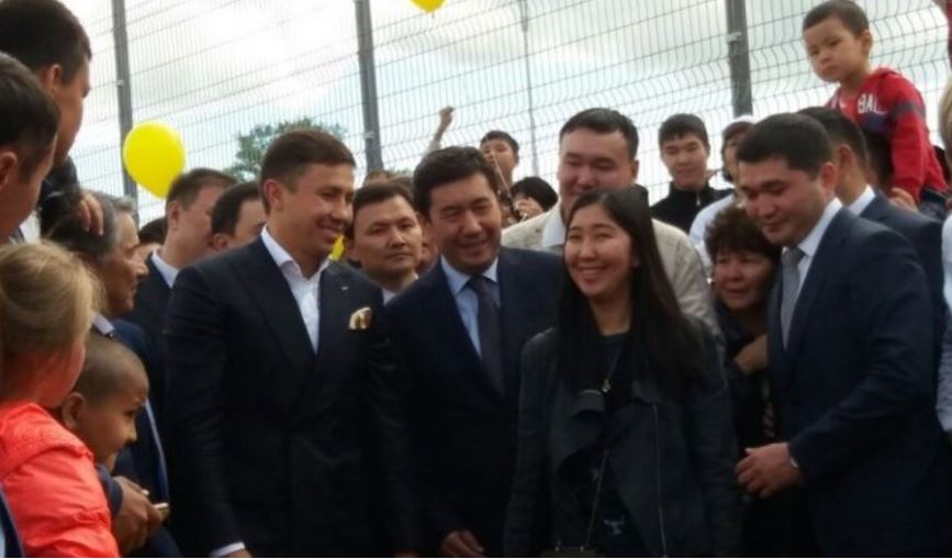 گولوۆكين تۋعان جەرىنە كەلىپ, سپورت كەشەنىن اشتى