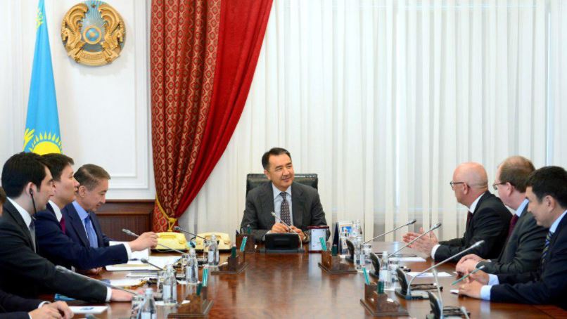 «Oracle» ۆيتسە-پرەزيدەنتىمەن كەزدەستى