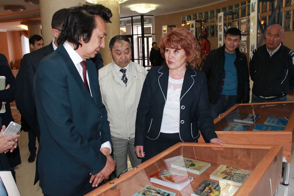 قاشىقتىق قاداممەن ەڭسەرىلەدى