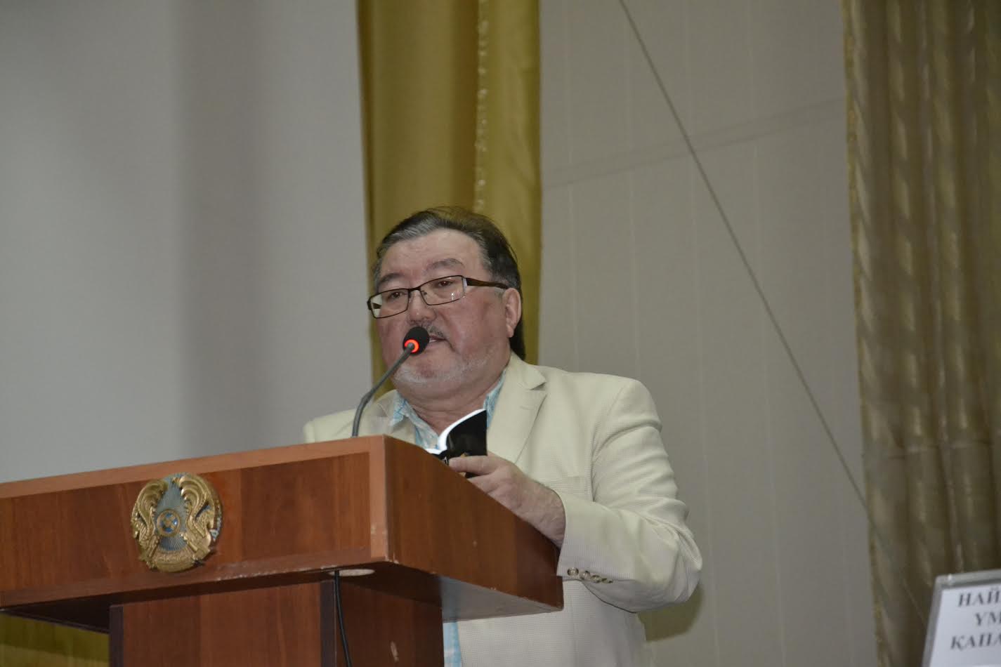 جازۋشىلار جامبىلدىقتارمەن جۇزدەستى