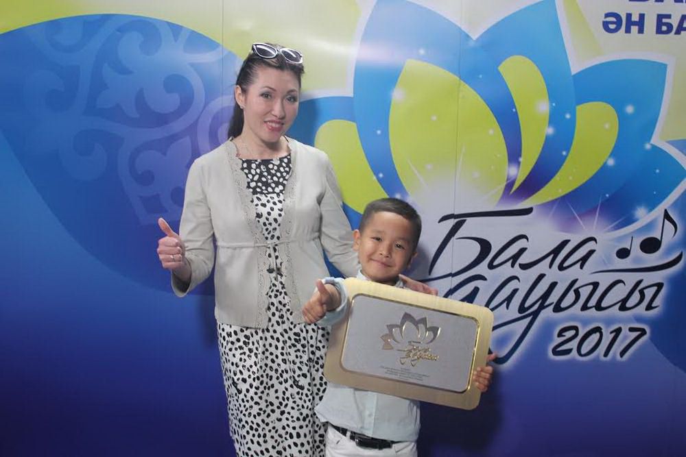 جەتى جاسار ءانشى ءاننۇر – جەڭىمپاز!