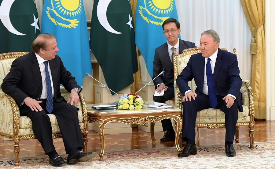 ەلباسى پاكىستاننىڭ پرەمەر-مينيسترىمەن كەزدەستى