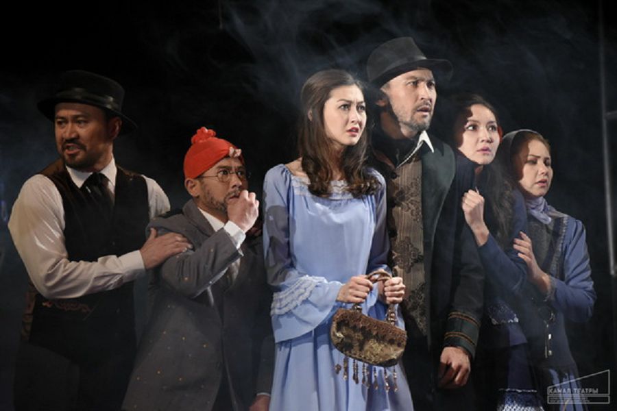 قاللەكي تەاترى − قازاندا