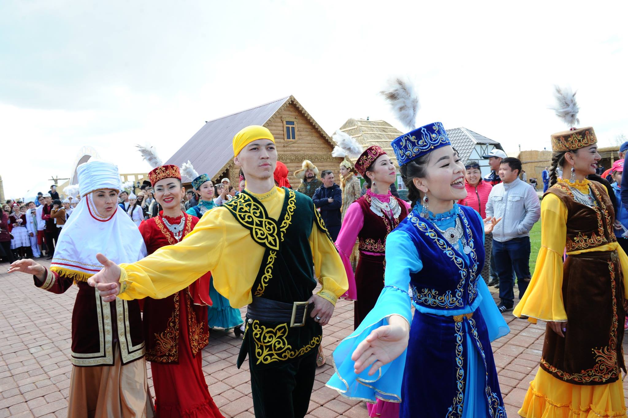 قازاقستاننىڭ تاعى ءبىر  تاريحي بەلەسى