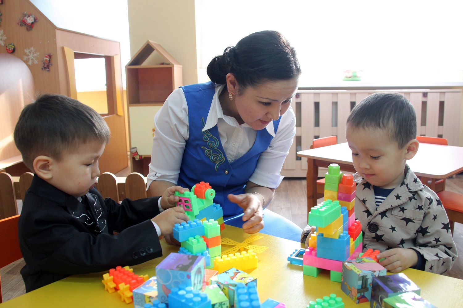 بالعىنداردى جاڭا تەحنولوگيامەن تاربيەلەيدى