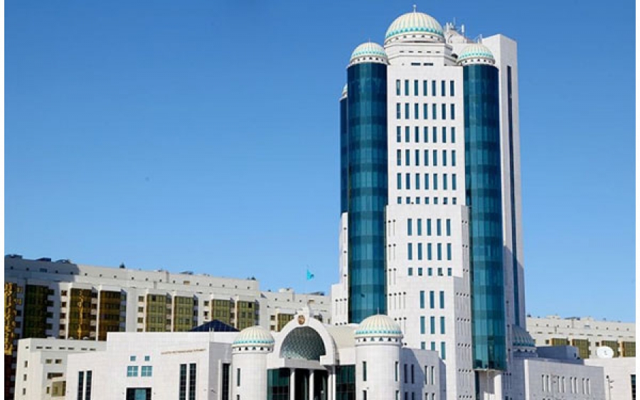 سەنات دەنساۋلىق ساقتاۋ سالاسىنا قاتىستى زاڭناماعا ەنگىزىلەتىن وزگەرىستەردى قارادى