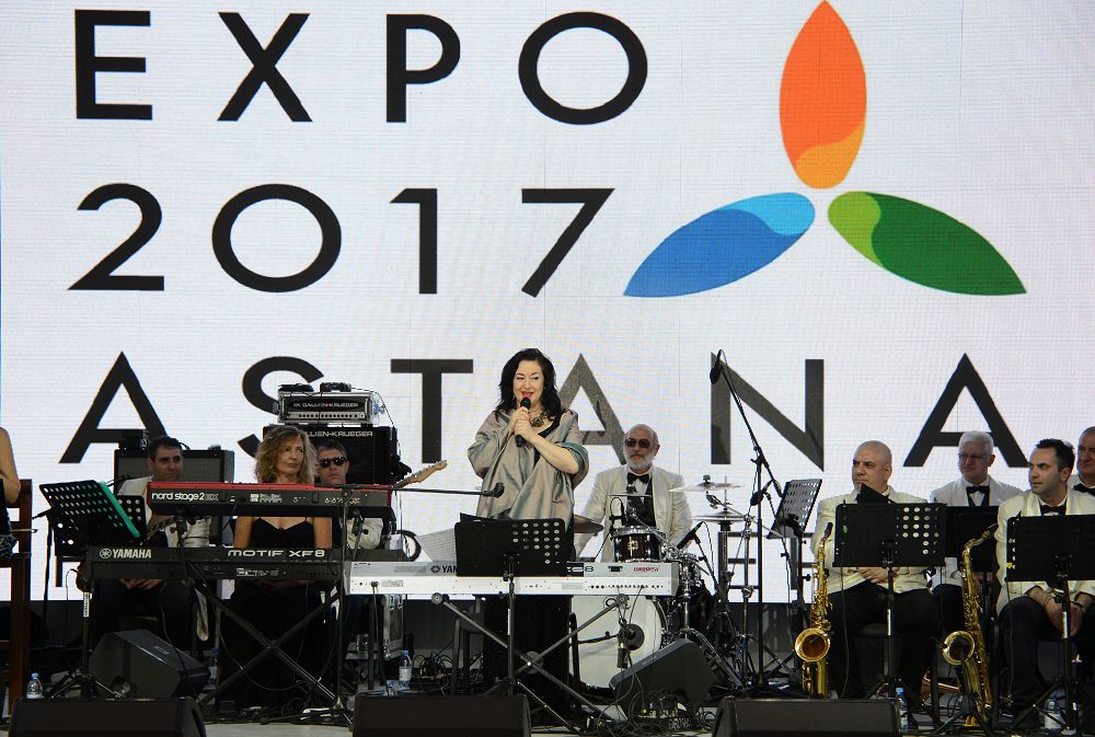 گرۋزيا مەملەكەتىنىڭ ۇلتتىق كۇنى سالتاناتپەن اتالىپ ءوتتى