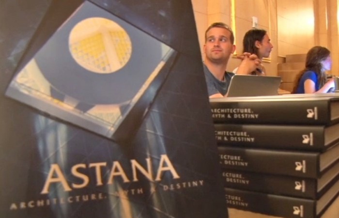 ۆيننيپەگتە استانا تۋرالى كىتاپتىڭ تۇساۋكەسەرى ءوتتى