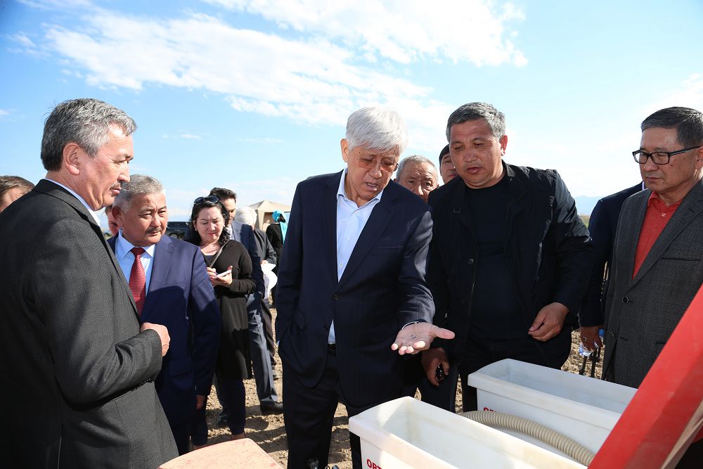 قانتتىڭ ءوزى ءتاتتى, ەڭبەگى قاتتى 