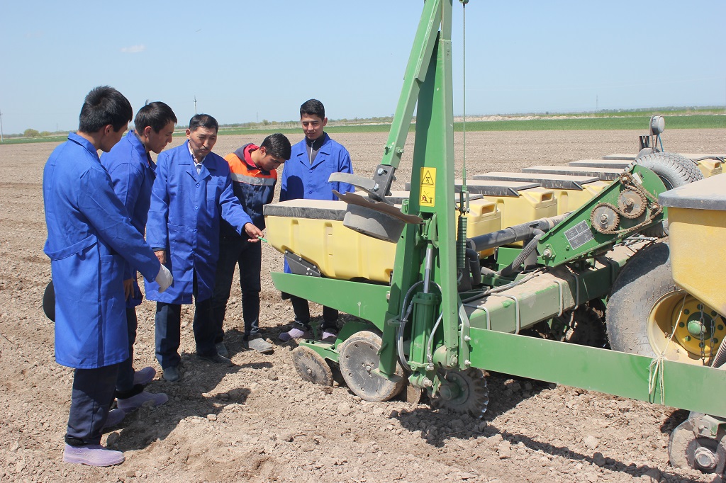 ەگىن ەگۋ جۇمىستارى ءۇشىن 700 بىرلىكتەن اسا تەحنيكا ساتىپ الىندى 