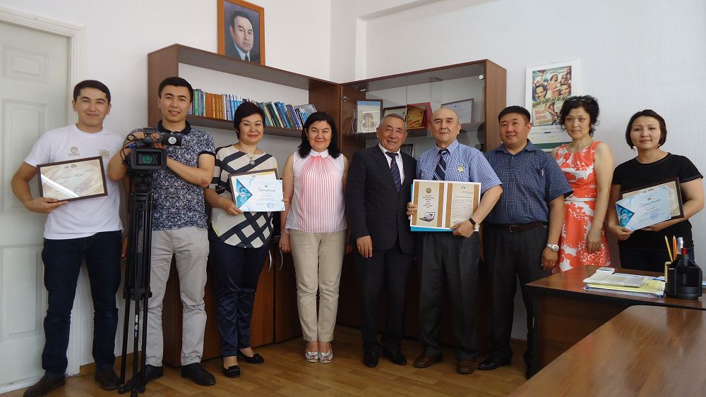 جۋرفاك تۇلەكتەرىن قۇتتىقتادى