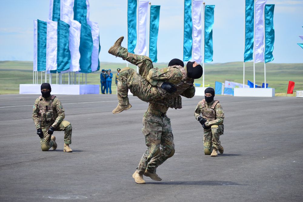 قاراعاندىدا حا­لىق­ارا­لىق «ايبىن» ءاس­كە­ري-پات­ري­وت­تىق جاستار جي­ىنى اشىلدى