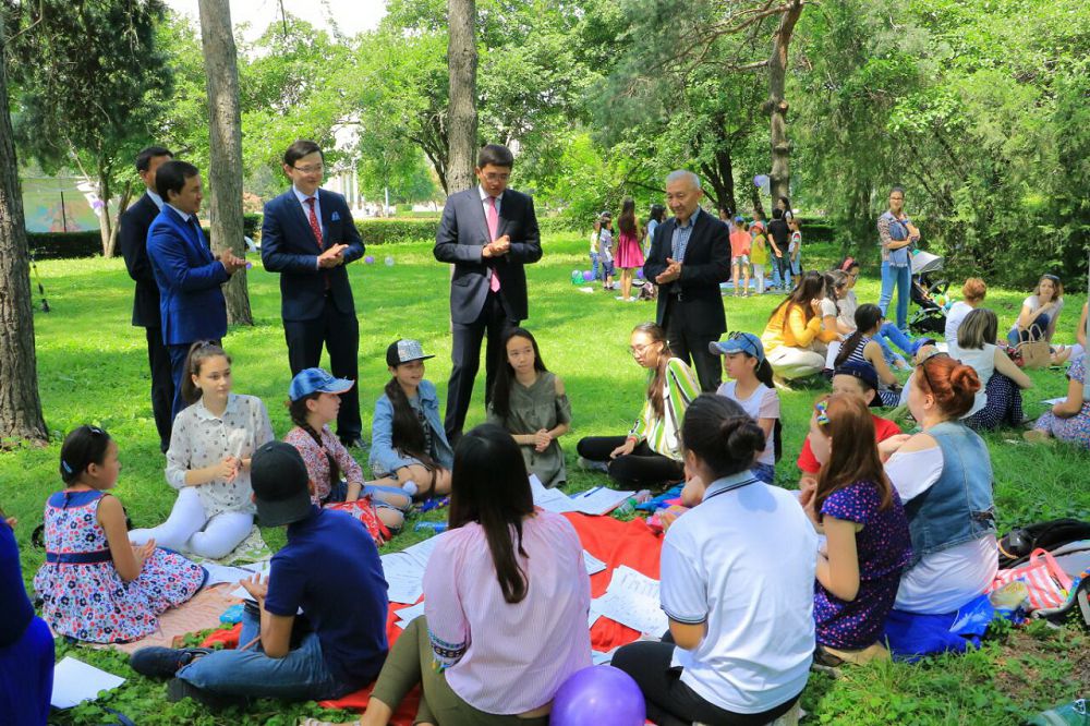 الماتى اكىمدىگى اعىلشىن ءتىلىن تەگىن ۇيرەتەتىن جوبا جۇزەگە اسىرماق